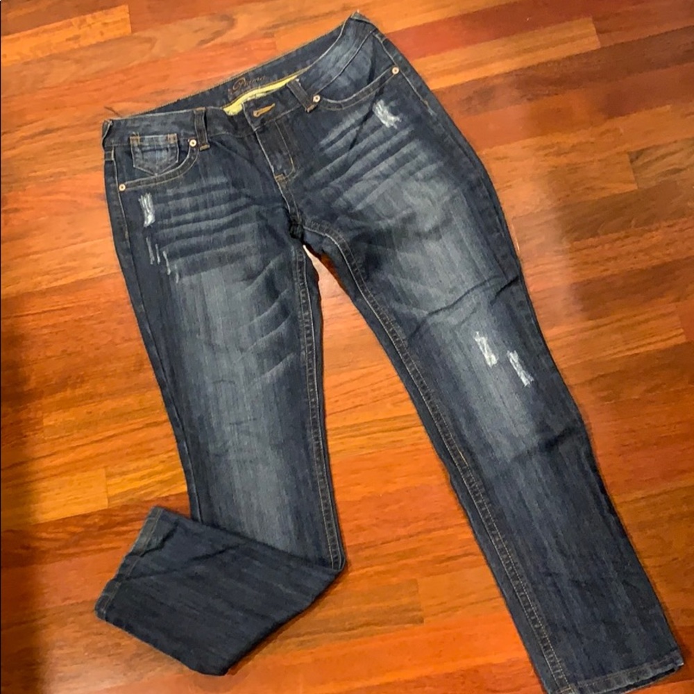 Distressed skinny jeans